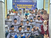 OSIS–MPK SMANITA Bagi Takjil dan Bukber di Panti Asuhan Zainuddi