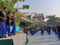 Siswa Kelas X Ikuti Senam Pagi “Anak Indonesia Hebat” di Lapangan Basket
