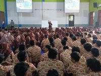 ISI WAKTU LUANG USAI UJIAN, SMAN1TA BEKALI SISWA DENGAN MOTIVASI DAN PENDIDIKAN KARAKTER