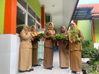 Semarak Panen Raya Sayuran di Kebun SMAN1TA: Wujud Nyata DWP Dukung Program SIKAP