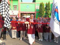 Jalan Sehat HUT ke-81 RI, Warga SMANITA Tumpahkan Keceriaan di Jalanan