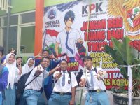 Menanamkan Integritas di Koridor Sekolah
