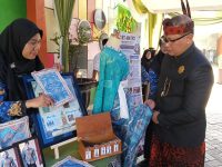 Kadindik Jatim Tertarik Batik Art Matiks SMANITA
